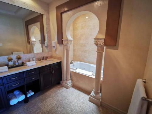 New Remodeled Penthouse With Breathtaking Views Bocaraca