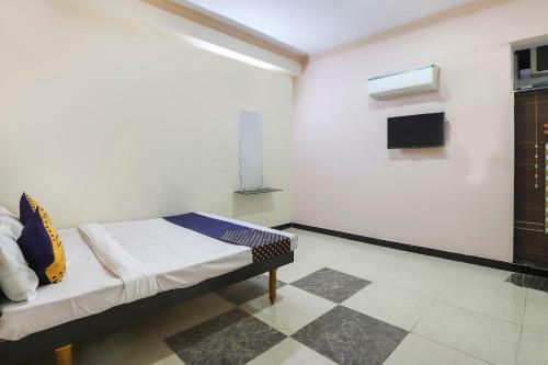 Spot On 67044 Hotel Kuber Guest House