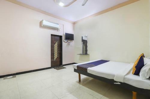 Spot On 67044 Hotel Kuber Guest House