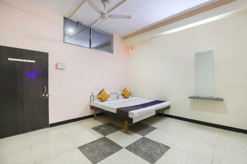 Spot On 67044 Hotel Kuber Guest House