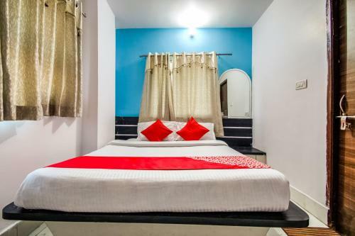 Hotel Vaccinated Staff - Oyo 14993 Rp Palace