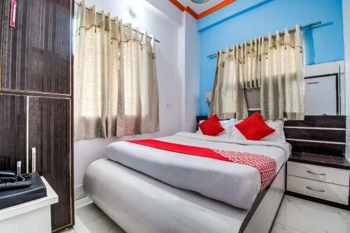 Hotel Vaccinated Staff - Oyo 14993 Rp Palace