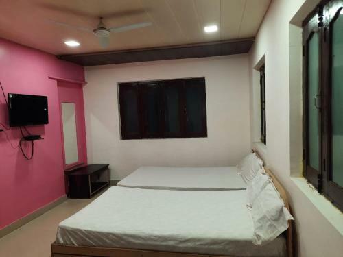 Home Stay Pink House