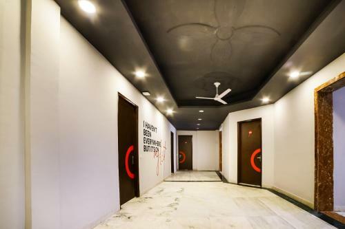 Hotel Collection O 39643 Chandan Hola Rd
