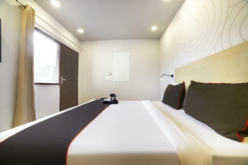Hotel Collection O 39643 Chandan Hola Rd