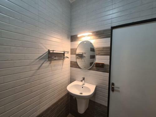 Hostal Richard Residency