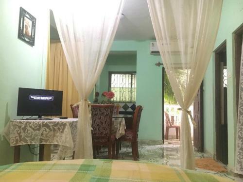 Hostal Lucy Dores Guest House