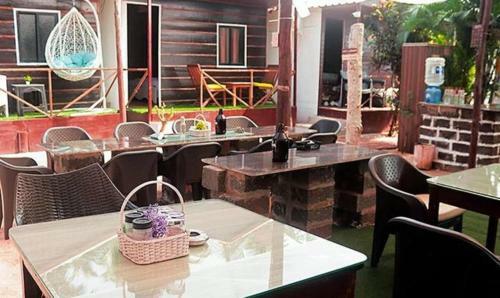 Hotel Fabexpress Spring Beach Cottages