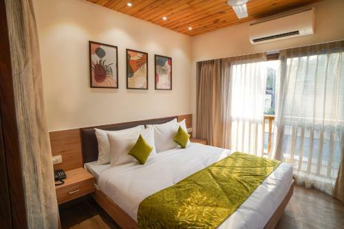 Hotel Treehouse Mars Beach Cottages