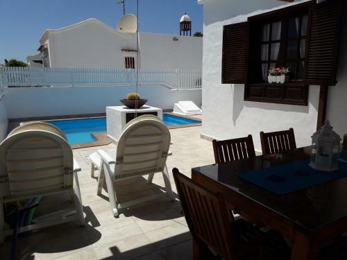 Villa Corona Roses