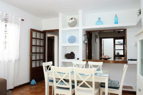 Villa Corona Roses
