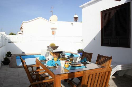 Villa Corona Roses