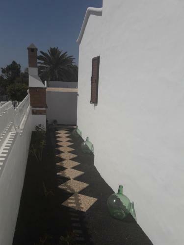 Villa Corona Roses