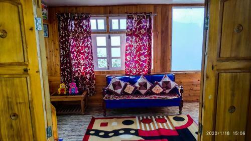 Solitude In Himalayas, Cottage