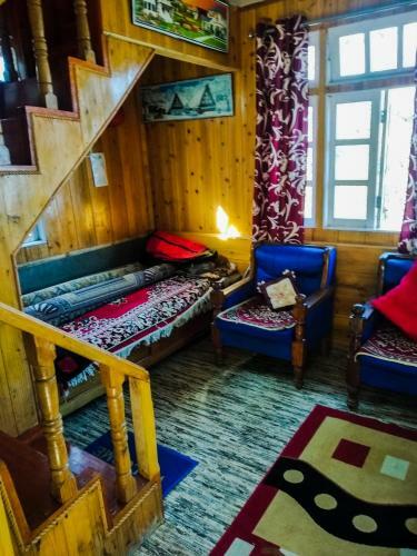 Solitude In Himalayas, Cottage