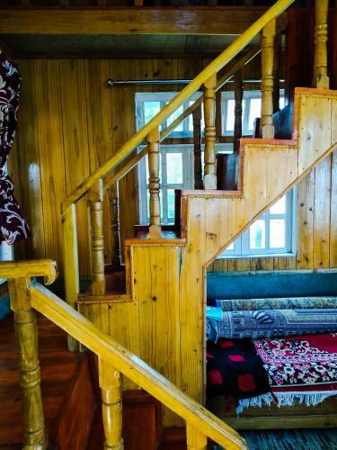 Solitude In Himalayas, Cottage