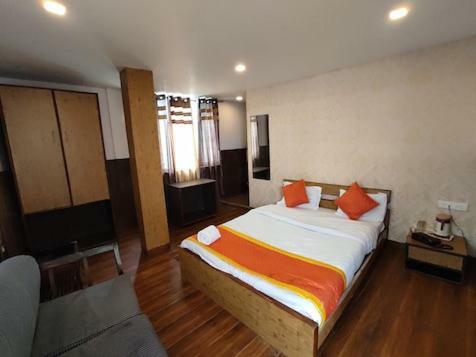 Newest Dlx Hotel