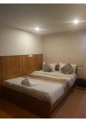 Newest Dlx Hotel