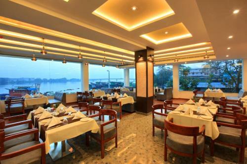 Hotel Raas Residency