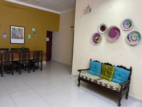 Aaa Home Stay