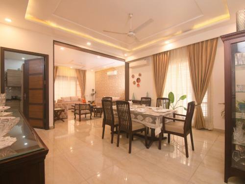 Spacious, Aesthetically Designed 3-br Apartment - 3 Mins Walk From City Center