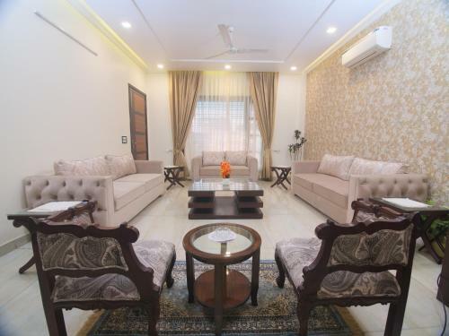 Spacious, Aesthetically Designed 3-br Apartment - 3 Mins Walk From City Center