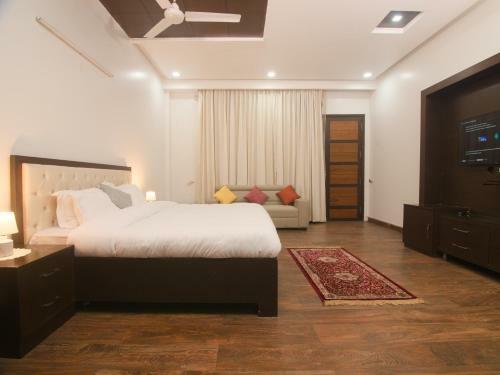Spacious, Aesthetically Designed 3-br Apartment - 3 Mins Walk From City Center