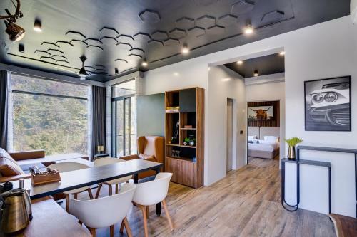 Villa Saffronstays Elysian