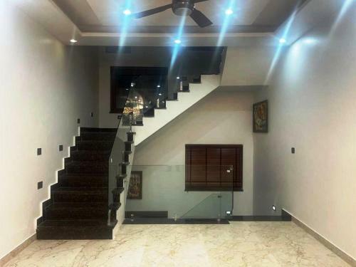 Lodge Yt Mansion