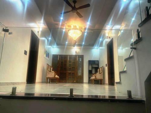 Lodge Yt Mansion