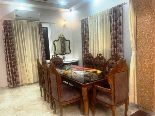 Lodge Yt Mansion