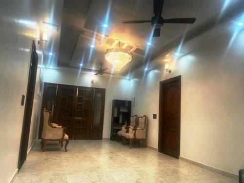 Lodge Yt Mansion