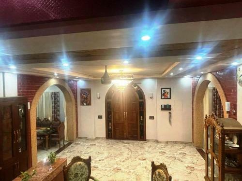Lodge Yt Mansion