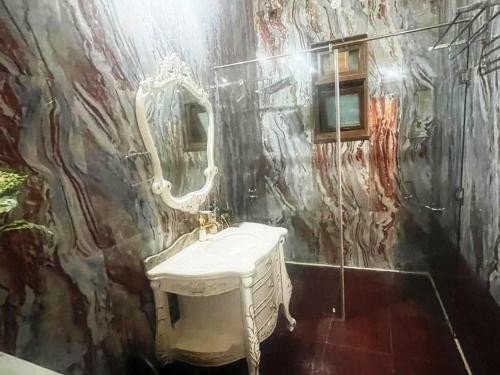 Lodge Yt Mansion