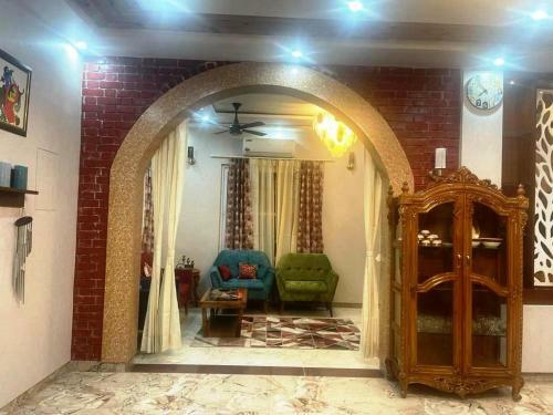 Lodge Yt Mansion