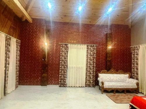 Lodge Yt Mansion