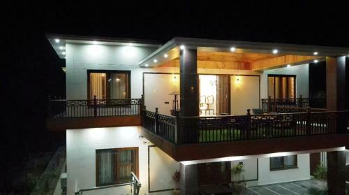 Lodge Yt Mansion