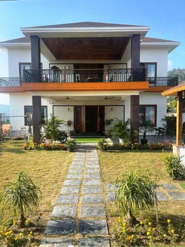 Lodge Yt Mansion