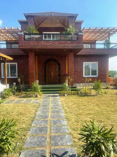 Lodge Yt Mansion