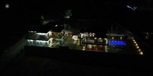 Lodge Yt Mansion