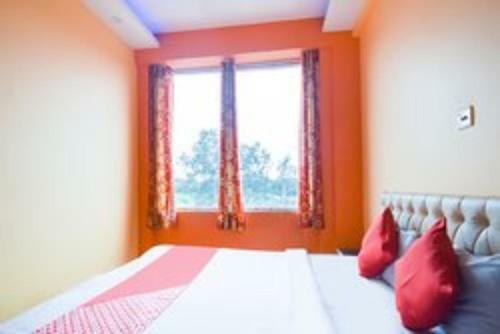 Hotel Staymaker Royal Galaxy