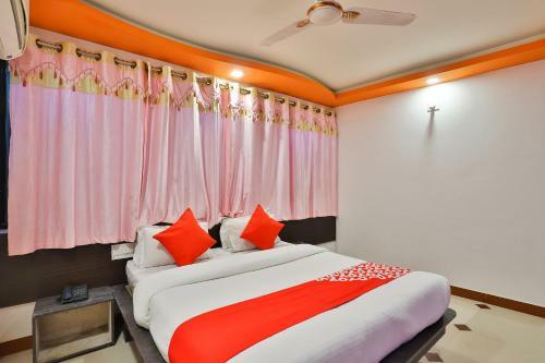 Oyo 24921 Hotel Shree