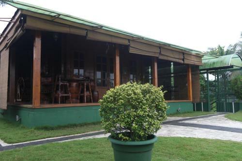 Woodhive Villa