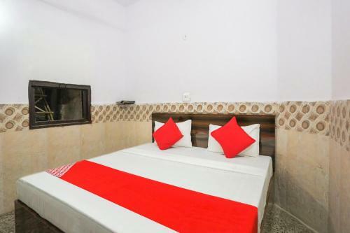 Oyo 81667 Hotel Mahak