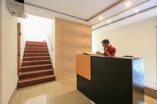 Hostal Collection O 82677 Hotel Apj Grand