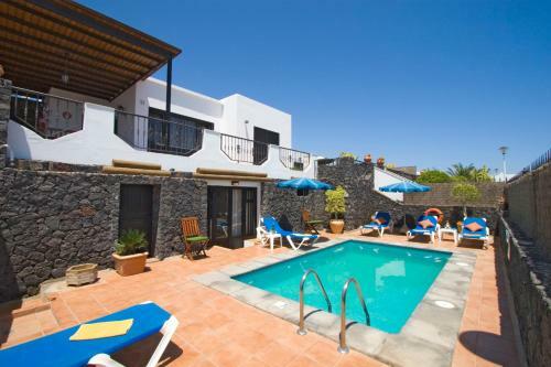 4 Bedroom Villa Saturn With Private Heated Pool