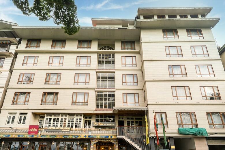 Hotel Alpine Abode Continental