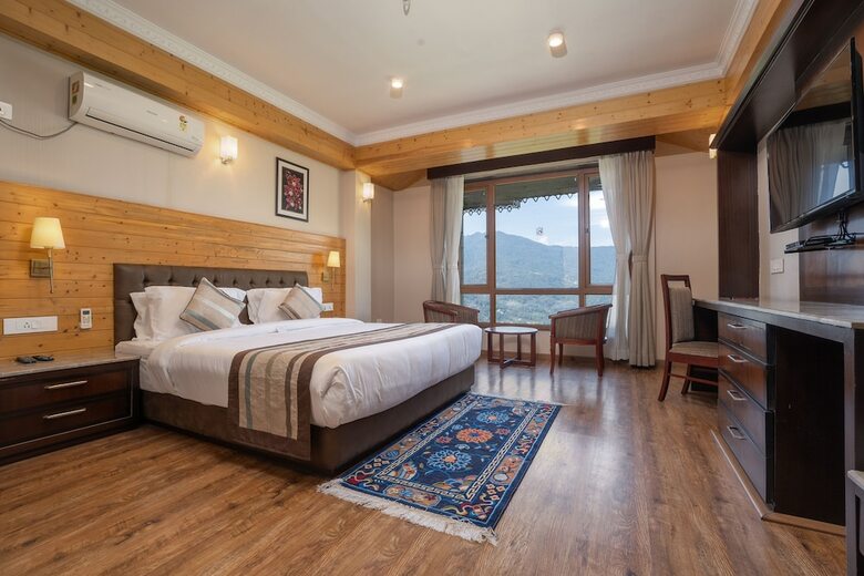Hotel Alpine Abode Continental