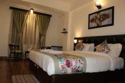 Hotel The Leenor Regency