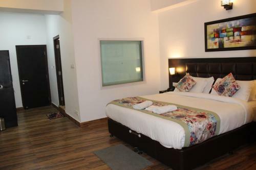 Hotel The Leenor Regency